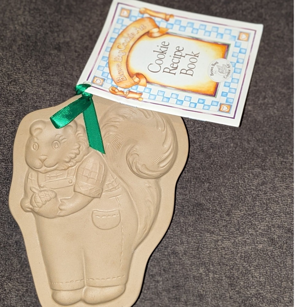 Vintage 1993 Brown Bag Cookie Art Squirrel Stoneware Mold with Recipe Book NWT